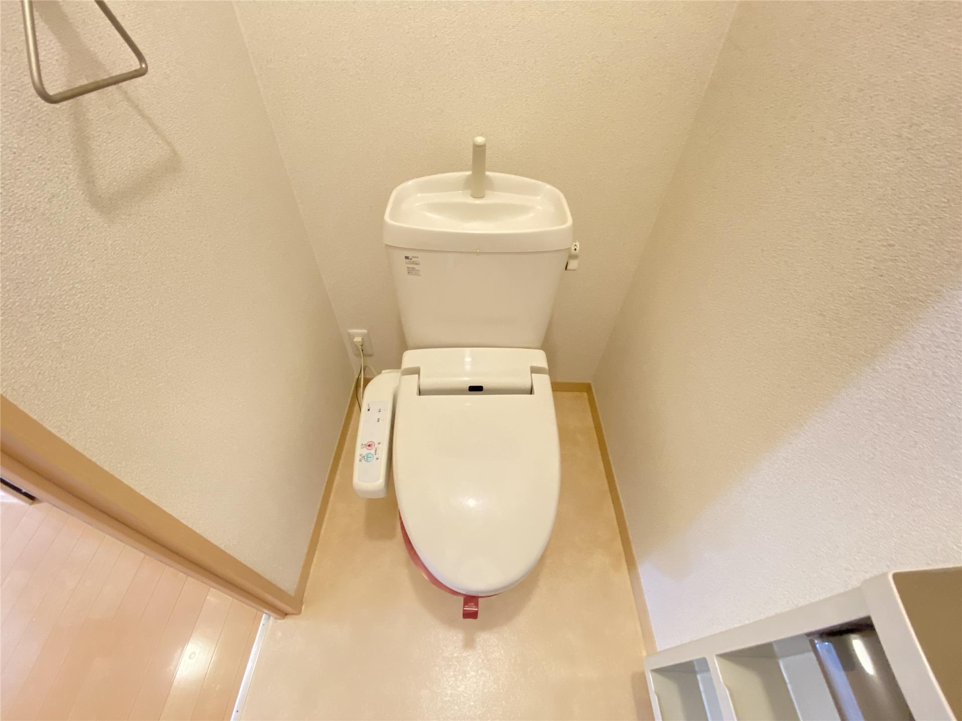 トイレ　温水洗浄暖房便座付トイレ