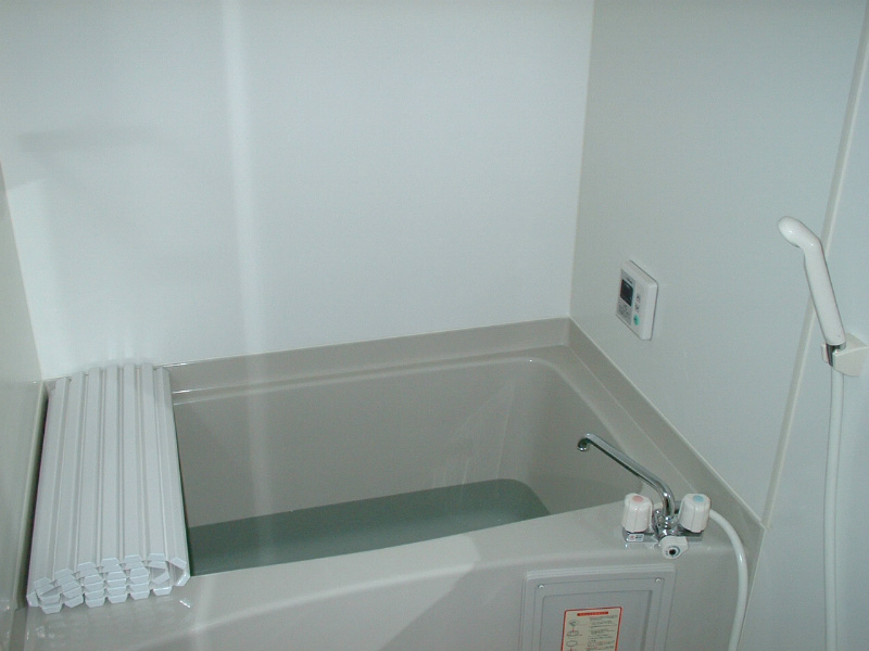 バス・シャワールーム　給湯設備ついてます。