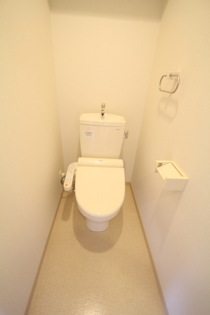 トイレ　※同号室の別階のお写真です