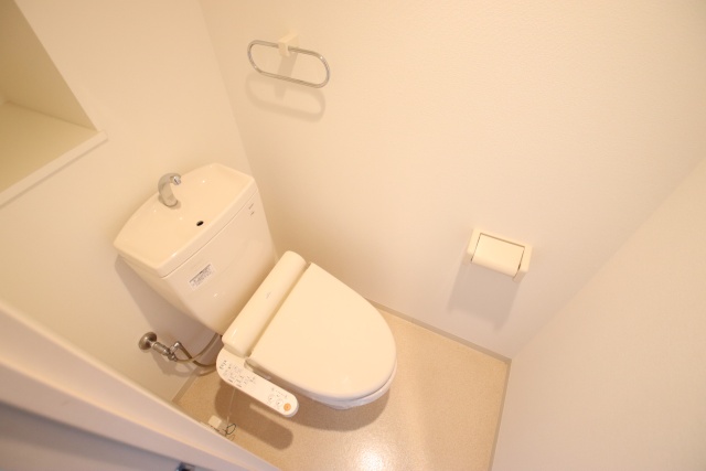 トイレ　※別室の参考写真の為、現況優先です。