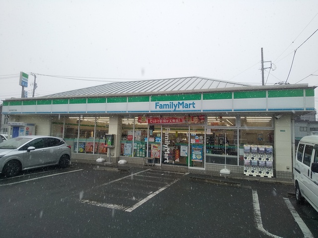 コンビニ　ファミリーマート春江町四丁目店（コンビニ）まで450m