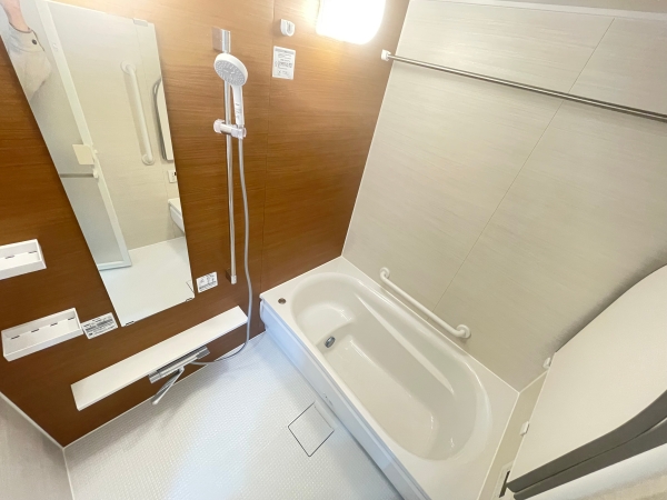 バス・シャワールーム　追焚機能付きのお風呂でいつでも温かいお風呂に入れます！