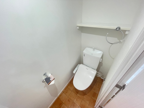 トイレ　温水洗浄付きのトイレです！