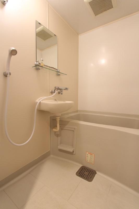 バス・シャワールーム　現在独立洗面台に変更しています