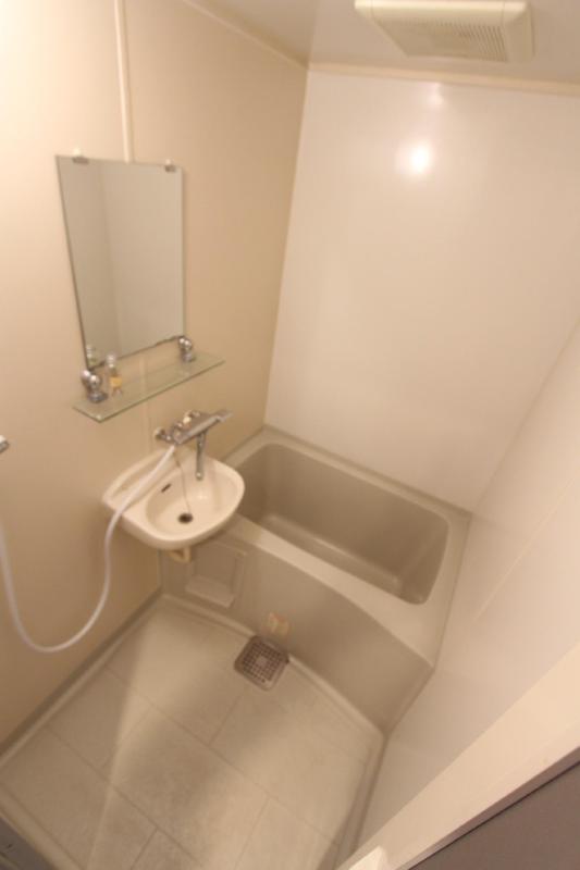 洗面設備　現在独立洗面台に変更しています