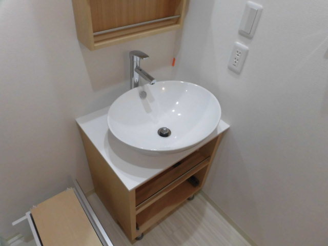 洗面設備　色合いがかわいらしく毎日楽しく使えます