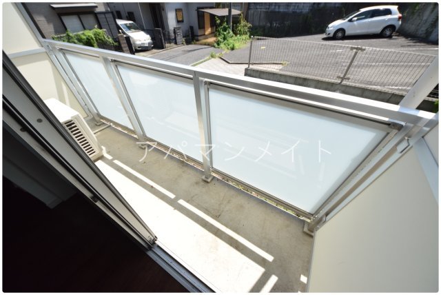 バルコニー　暖かな日差しのふりそそぐバルコニー