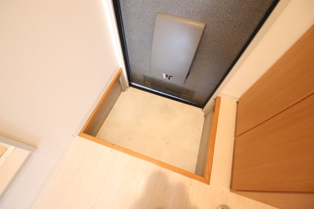 玄関　※別室の参考写真の為、現況優先です。