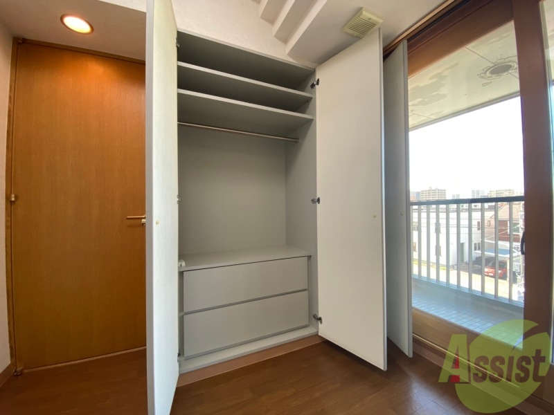 収納　寝室の収納です。部屋がすっきり片付きます。