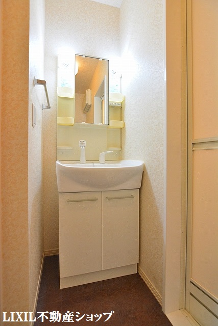 洗面設備　洗髪洗面化粧台です。