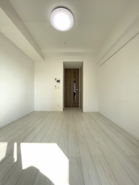 その他部屋・スペース　落ち着いた色調の寝室です