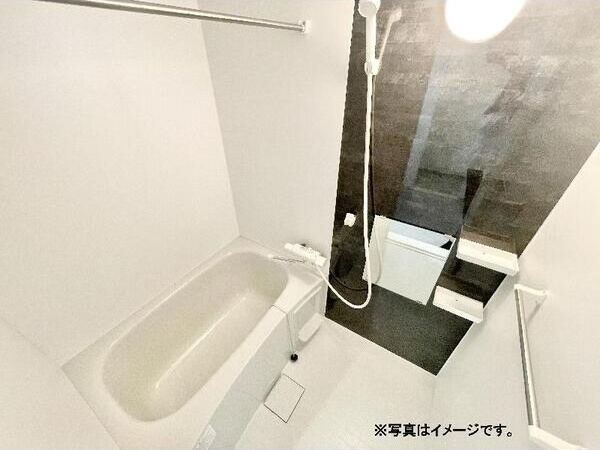 バス・シャワールーム　落ち着いた空間のお風呂です