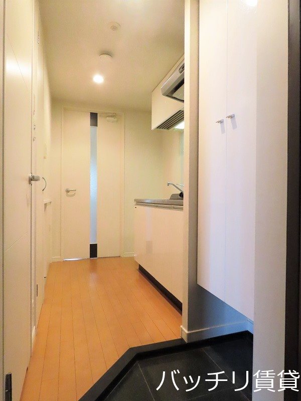 玄関　別号室タイプの為、現状を優先いたします