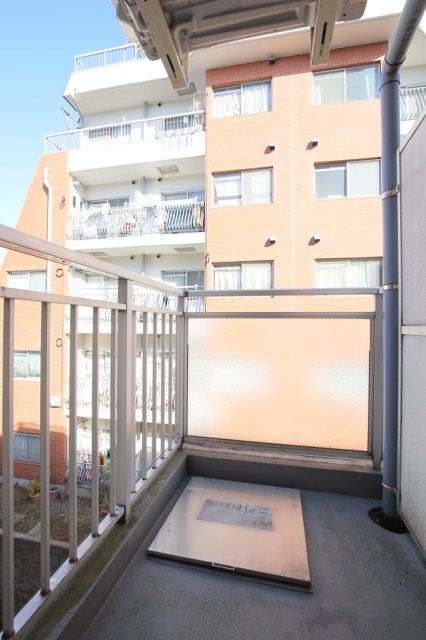 バルコニー　陽当たり良好なバルコニーです