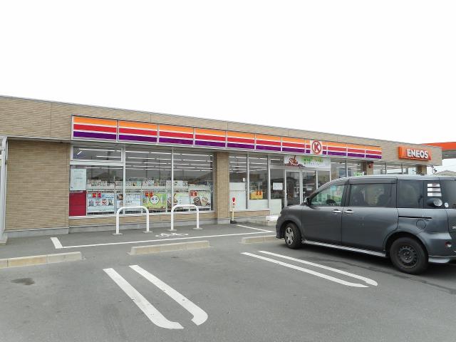 コンビニ　ファミリーマート（コンビニ）まで702m