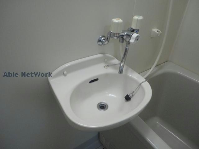 洗面設備　※同物件別部屋の写真です。