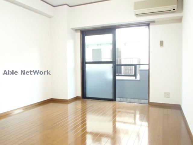 居室・リビング　※同物件別部屋の写真です。