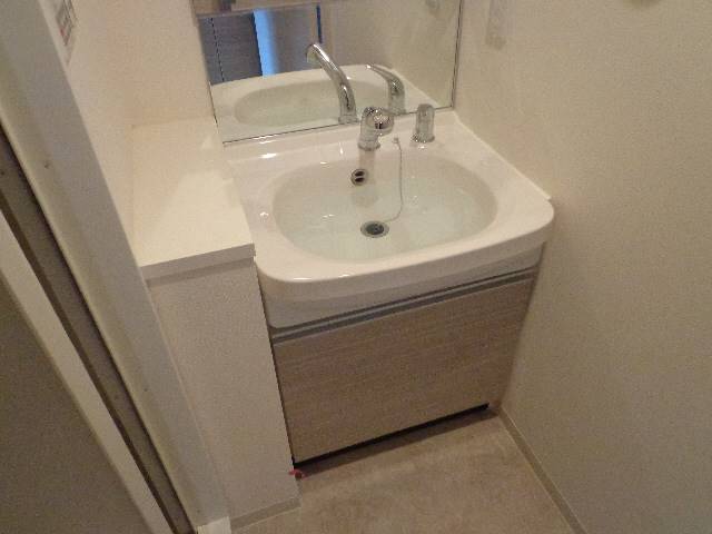 洗面設備　シャンプードレッサー付き洗面台