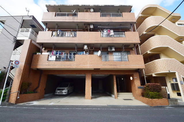 建物外観　～青い空～白い雲～