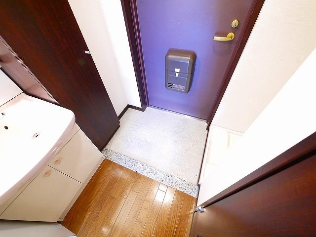 玄関　収納もある玄関です