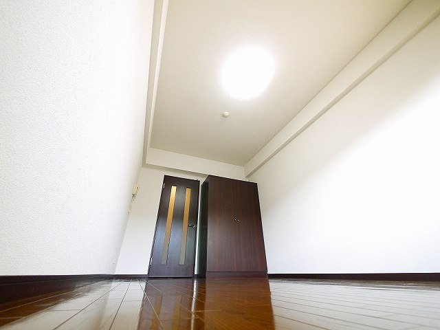 居室・リビング　こちらのリビングで趣味の時間をお楽しみください