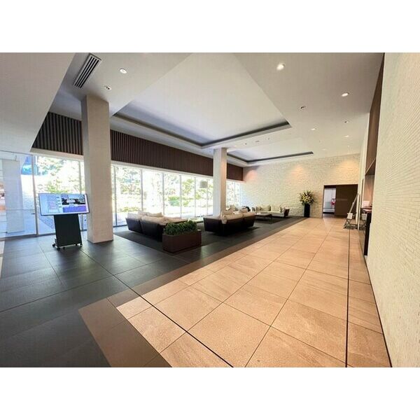 ロビー　奥行きあります