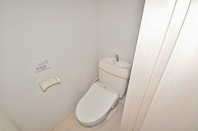 トイレ　温水洗浄便座