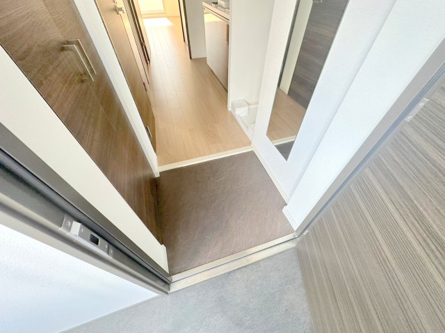 玄関　落ち着いたおしゃれな玄関です。