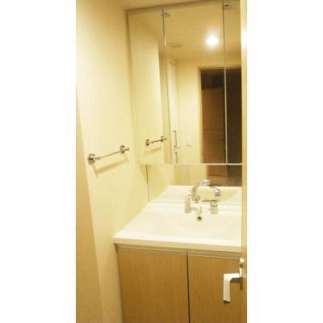 洗面設備　※写真は同タイプ住戸です。