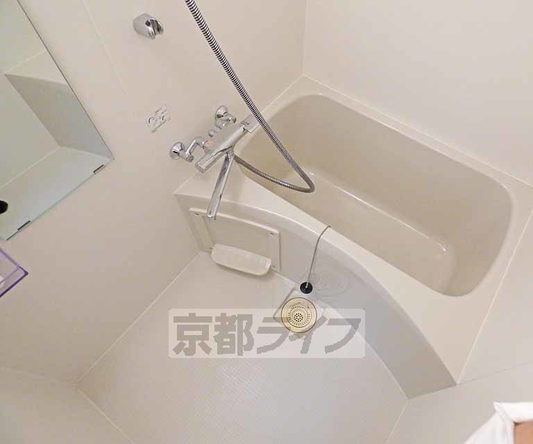 バス・シャワールーム　広々とした浴室です。