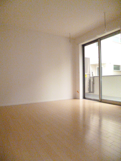 居室・リビング　★広々洋室８帖です★