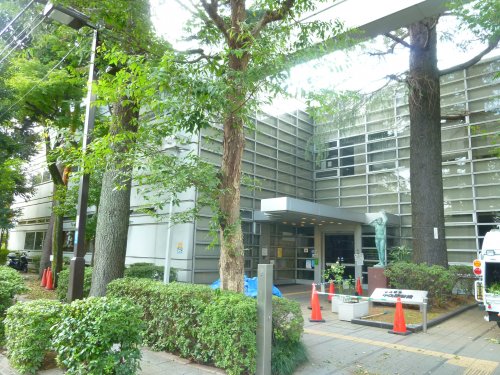 図書館　杉並区立中央図書館（図書館）まで143m