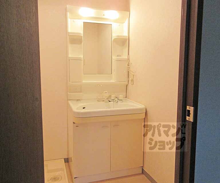 洗面設備　独立洗面台です。