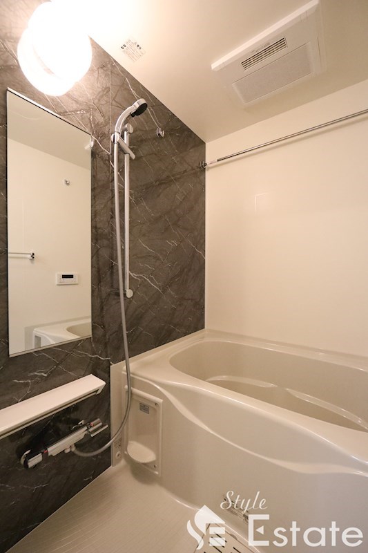 バス・シャワールーム　バスルーム