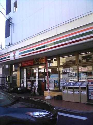 コンビニ　セブンイレブン 梶ケ谷大塚店（コンビニ）まで573m