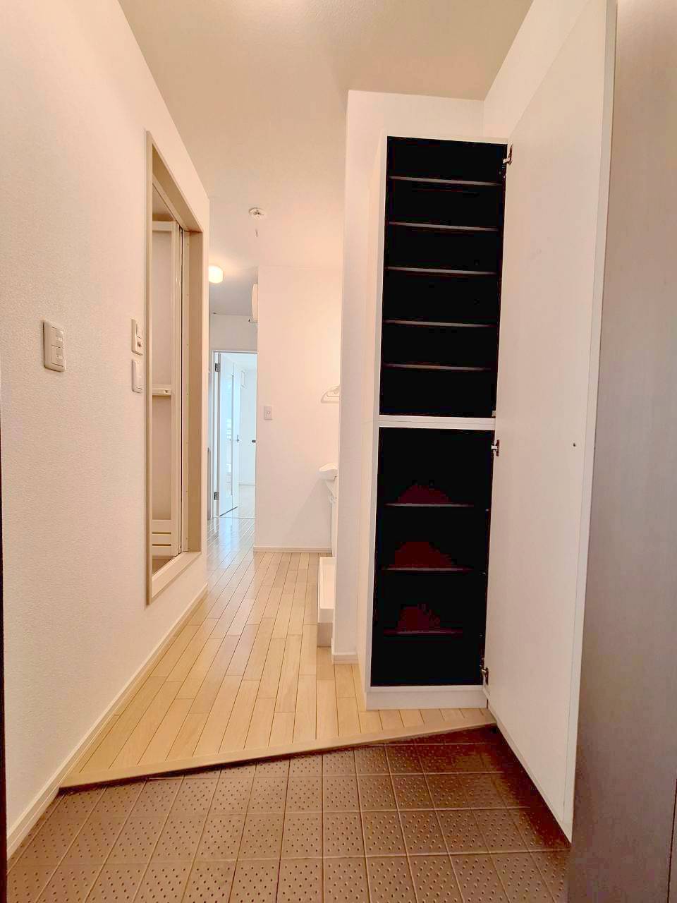 玄関　★シューズＢＯＸ／同物件別号室写真★