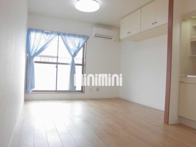 居室・リビング　明るいお部屋です。