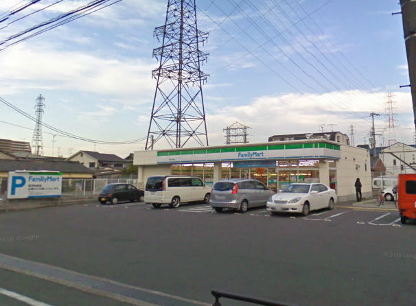 コンビニ　ファミリーマート（コンビニ）まで608m