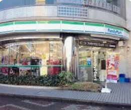 コンビニ　ファミリーマート浮間舟渡駅前店（コンビニ）まで114m