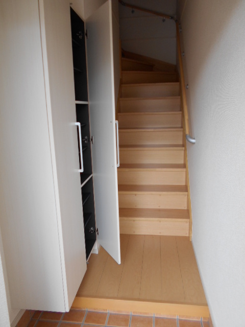 玄関　天井高シューズクローゼット完備