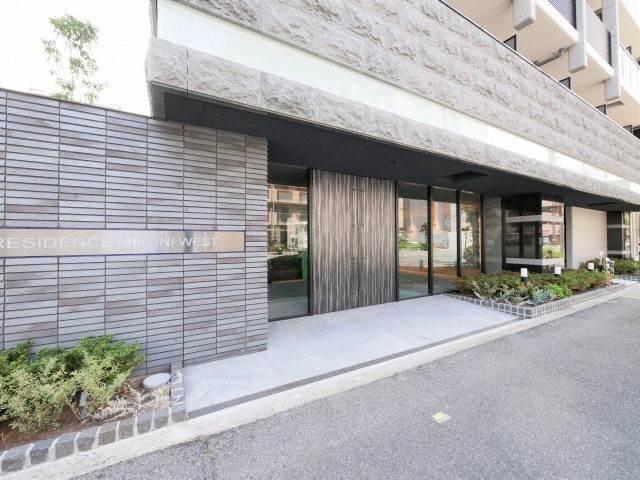 エントランス　落ち着いたエントランスです