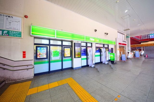 コンビニ　ニューデイズ鴨居（コンビニ）まで637m