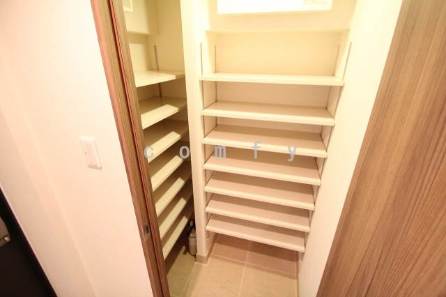 玄関　シューズインクローゼット