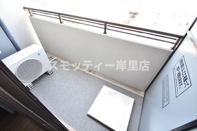 バルコニー　お洗濯にも便利なバルコニー付き