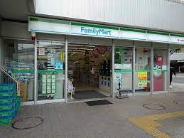 コンビニ　ファミリーマート 西大井駅前店（コンビニ）まで331m