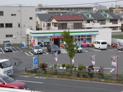 コンビニ　ファミリーマート 関越練馬インター店（コンビニ）まで405m