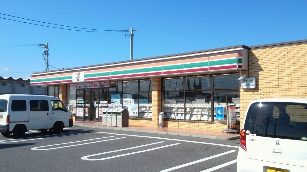 コンビニ　セブン－イレブン津市大里窪田町店（コンビニ）まで301m