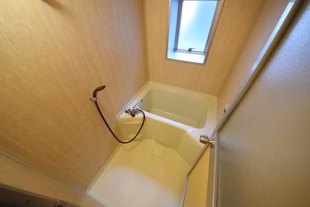 バス・シャワールーム　窓付き　換気のできるお風呂