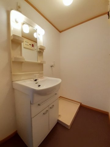 洗面設備　コンパクトで使いやすい洗面所