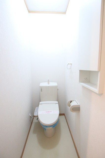 トイレ　快適な温水洗浄便座付きです☆